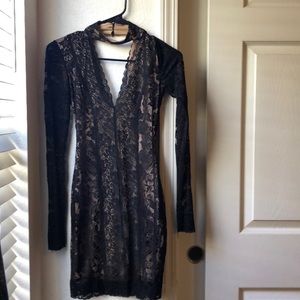 Beautiful lace Bebe dress in excellent condition